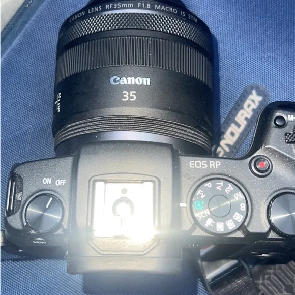 Canon EOS RP Body & Lens : RF 35mm